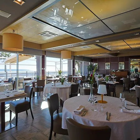 Logis & Restaurant Mediterranee 酒店 拉诺维勒港