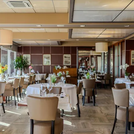 ホテル Logis & Restaurant Mediterranee ポール・ラ・ヌーヴェル