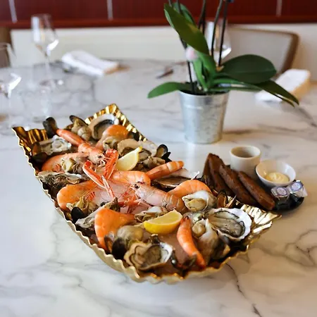 酒店 Logis & Restaurant Mediterranee 拉诺维勒港