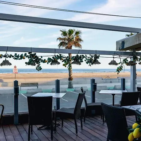 Logis & Restaurant Mediterranee 3* 拉诺维勒港
