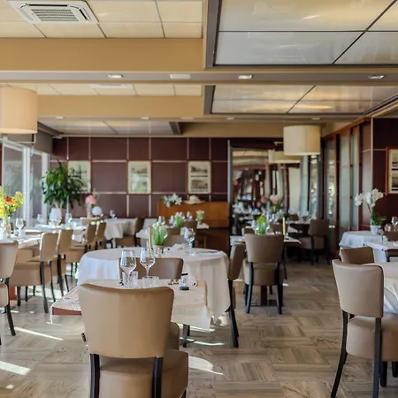 Logis & Restaurant Mediterranee Hotel Port-la-Nouvelle